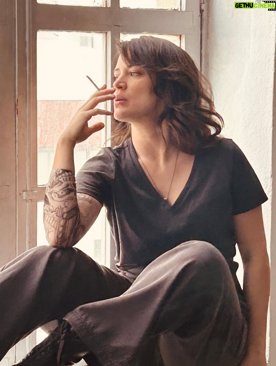 Bianca Bin - 15.1K Likes - Essa é Jane. Minha próxima personagem no @jobespetaculo 
.
.
.
Hey babe, take a walk on the wild side.
Beleza: @makegonzovivi 
Figurino: @ronaldteixeira4 
Foto: @edsonfieschi 
Direção: @fernando_philbert