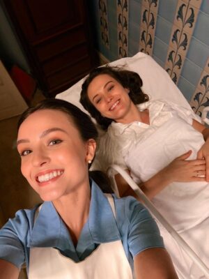 Bianca Bin Instagram - Hoje é dia de muita emoção, aguenta coração ❤️
Maria interpretada pela maravilhosa @biancafbin se despede de nós no capítulo de Êta Mundo Melhor e eu preciso ressaltar o prazer que foi estar em cena com ela.
Rápida mas muito marcante!
Eu já era fã e me tornei ainda mais. Obrigada pela troca e por compartilhar conosco sua doce e delicada Maria.
Prometo que Estela atenderá seus desejos 🌟
Não percam hoje às 18h na @tvglobo!