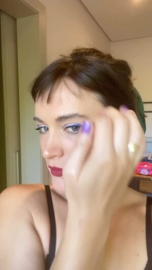 Bianca Bin Instagram - Arrume-se comigo🦋vc prefere essa make com ou sem batom? Me conta no seu comentário 💋
