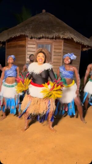 Blanche Bailly Instagram - BONJOUR MA MIMBAGANG
JE SUIS DÉJÀ LEVÉ ET VOUS