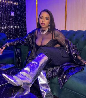 Blanche Bailly Instagram - Bon début du mois ma Mimba Gang 

Le projet « SUPERWOMAN «  est enfin prêt … on la sort quand ?
