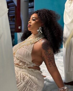 Blanche Bailly Instagram - Happy New Year Ma MimbaGang 💓
 Soundyear 2025 …. But in the mean Time , don’t Forget to stream #KossaGeneration 

Link in my bio 👆