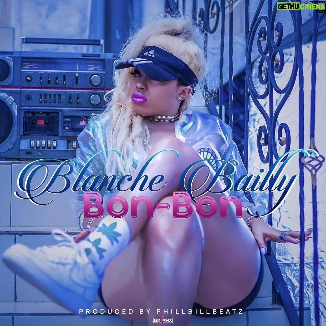 Blanche Bailly - 10.1K Likes - Je suis une personne qui pense ne jamais assez faire mais aujourd’hui , j’aimerais célébrer Blanche Bailly pour tout le travail que tu as abattu despuis 8ans en tant qu’artiste INDÉPENDANTE.

Tu est une SUPERWOMAN 💪

Quelle est la chanson qui vous a le plus marqué?