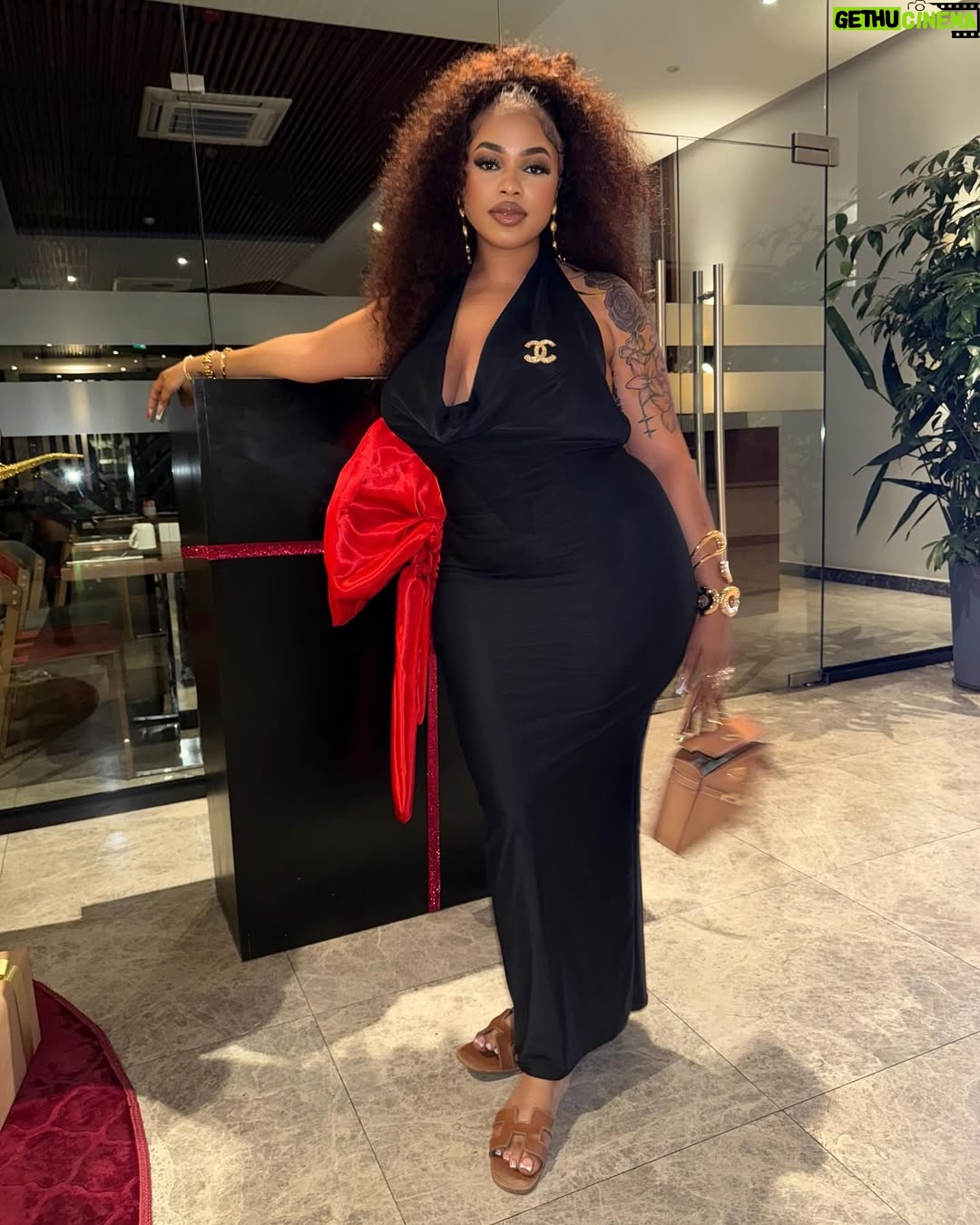 Blanche Bailly - 9.4K Likes - Dress from @lamimbayanceboutique 🛍️🔥