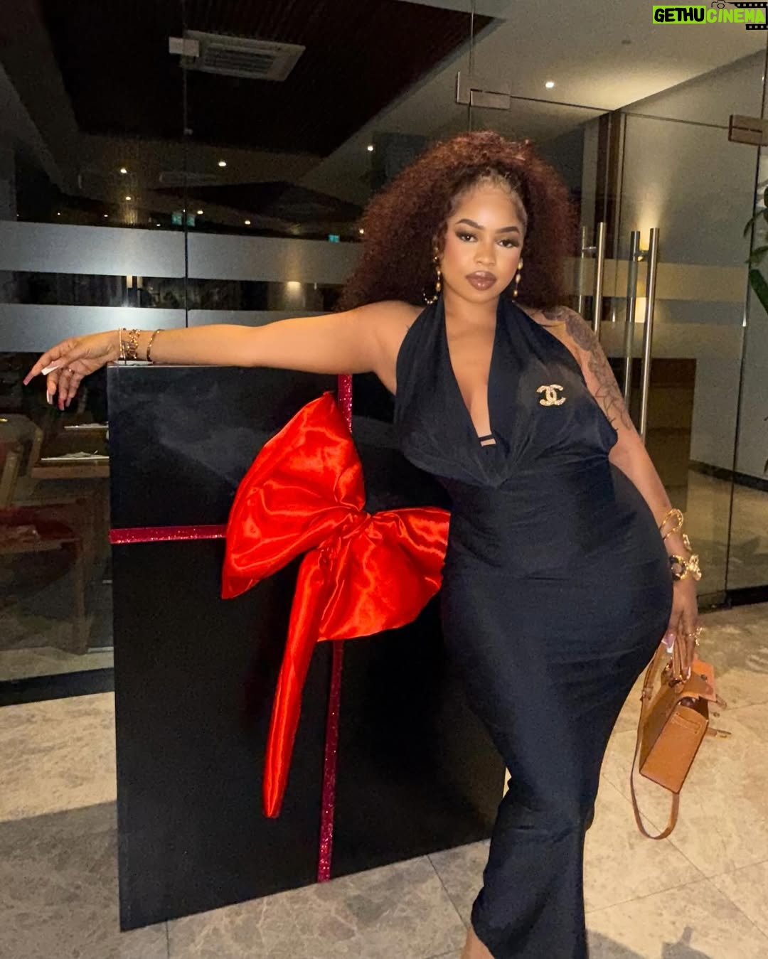 Blanche Bailly - 9.4K Likes - Dress from @lamimbayanceboutique 🛍️🔥