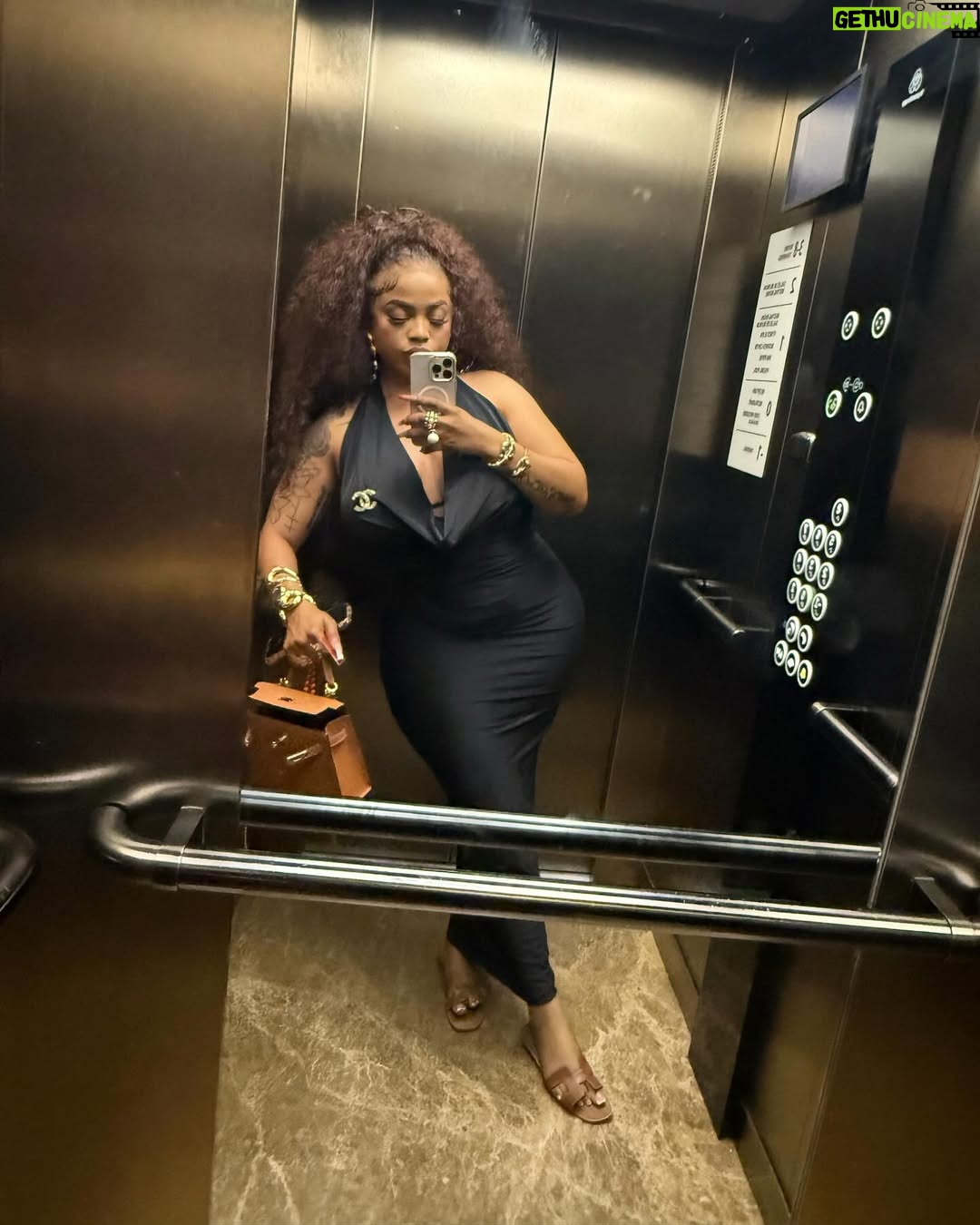 Blanche Bailly - 9.4K Likes - Dress from @lamimbayanceboutique 🛍️🔥
