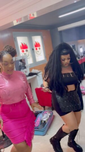 Blanche Bailly Instagram - @josey_officiel , on dirait que tu maîtrise la choré hein 😆
Stream superwoman 💪
Link in my bio ☝️