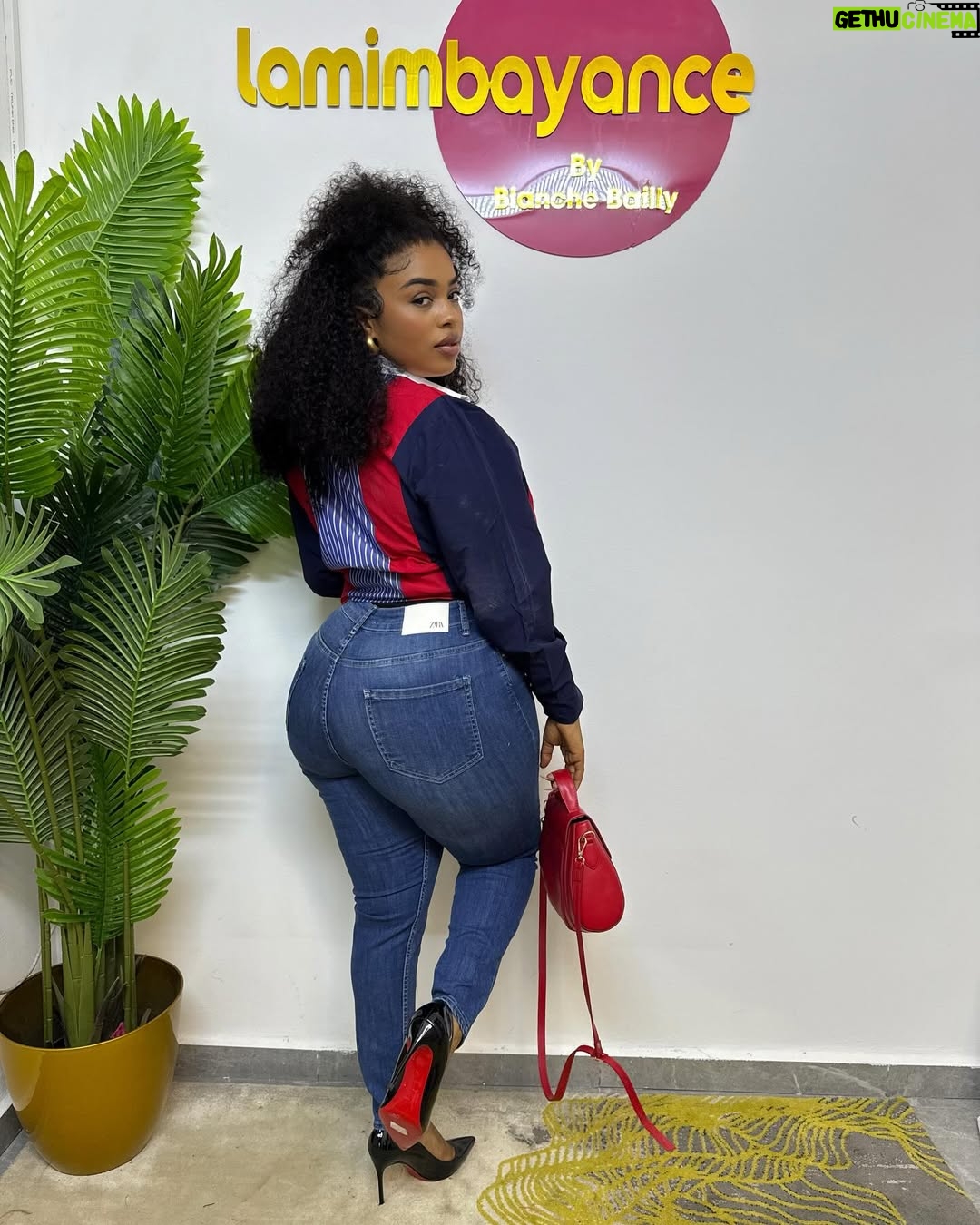 Blanche Bailly - 14.2K Likes - Bon début de mois ma MimbaGang💋

Where you shopping this month if not @lamimbayanceboutique🛍️?☺️