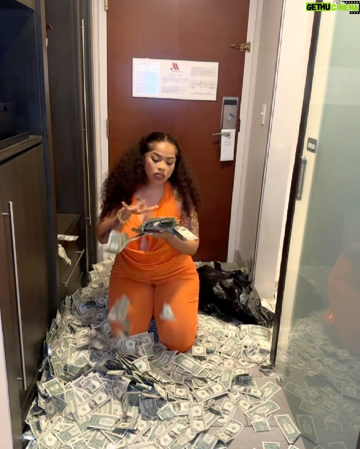 Blanche Bailly - 11.4K Likes - 🧡🧡🧡