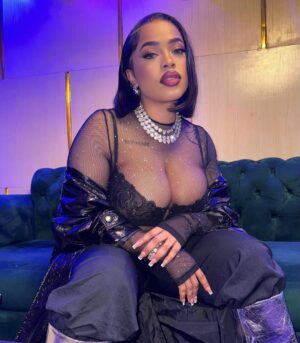 Blanche Bailly Instagram - Bon début du mois ma Mimba Gang 

Le projet « SUPERWOMAN «  est enfin prêt … on la sort quand ?