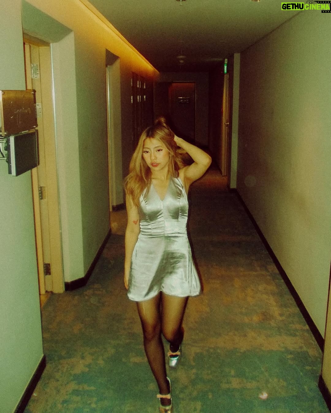 Bobby Soxer - 7K Likes - When everyone else goes gold, go silver 🪩