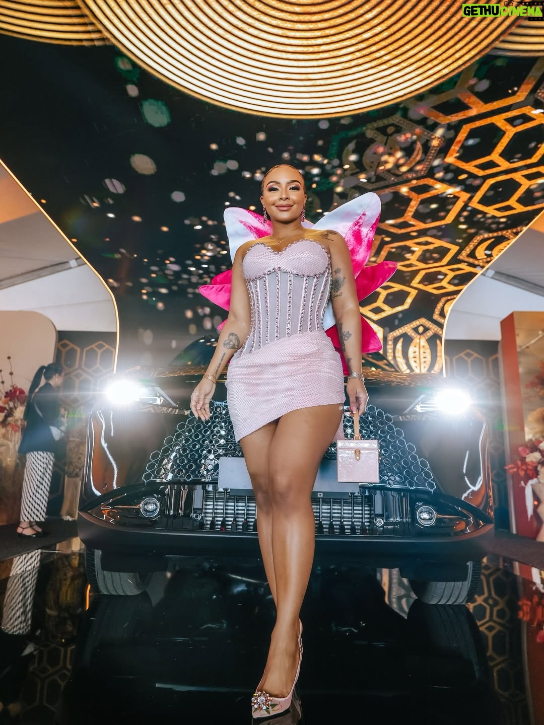 Boity Thulo - 90.6K Likes - Thank you to my incredible @omodasouthafrica family for a spectacular #DurbanJuly weekend! We celebrated in true #OmodaRoyalty fashion! With the stunning @khosinkosi #Ndolvukazi C7 as the main #MarvelofMzansi 🥰🥰👌🏾👌🏾💕💕🎉🎉 #MarvelsofMzansi #ProteaPower 

📸: @blaq_smith 
👗: @otiz_seflo 
💇🏾‍♀️: @sonnymagic_hair
💄: @vollashmakeup