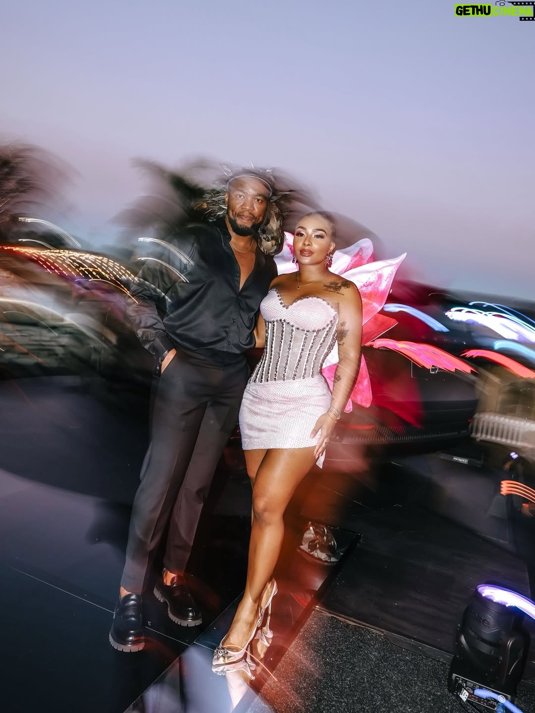 Boity Thulo - 90.6K Likes - Thank you to my incredible @omodasouthafrica family for a spectacular #DurbanJuly weekend! We celebrated in true #OmodaRoyalty fashion! With the stunning @khosinkosi #Ndolvukazi C7 as the main #MarvelofMzansi 🥰🥰👌🏾👌🏾💕💕🎉🎉 #MarvelsofMzansi #ProteaPower 

📸: @blaq_smith 
👗: @otiz_seflo 
💇🏾‍♀️: @sonnymagic_hair
💄: @vollashmakeup