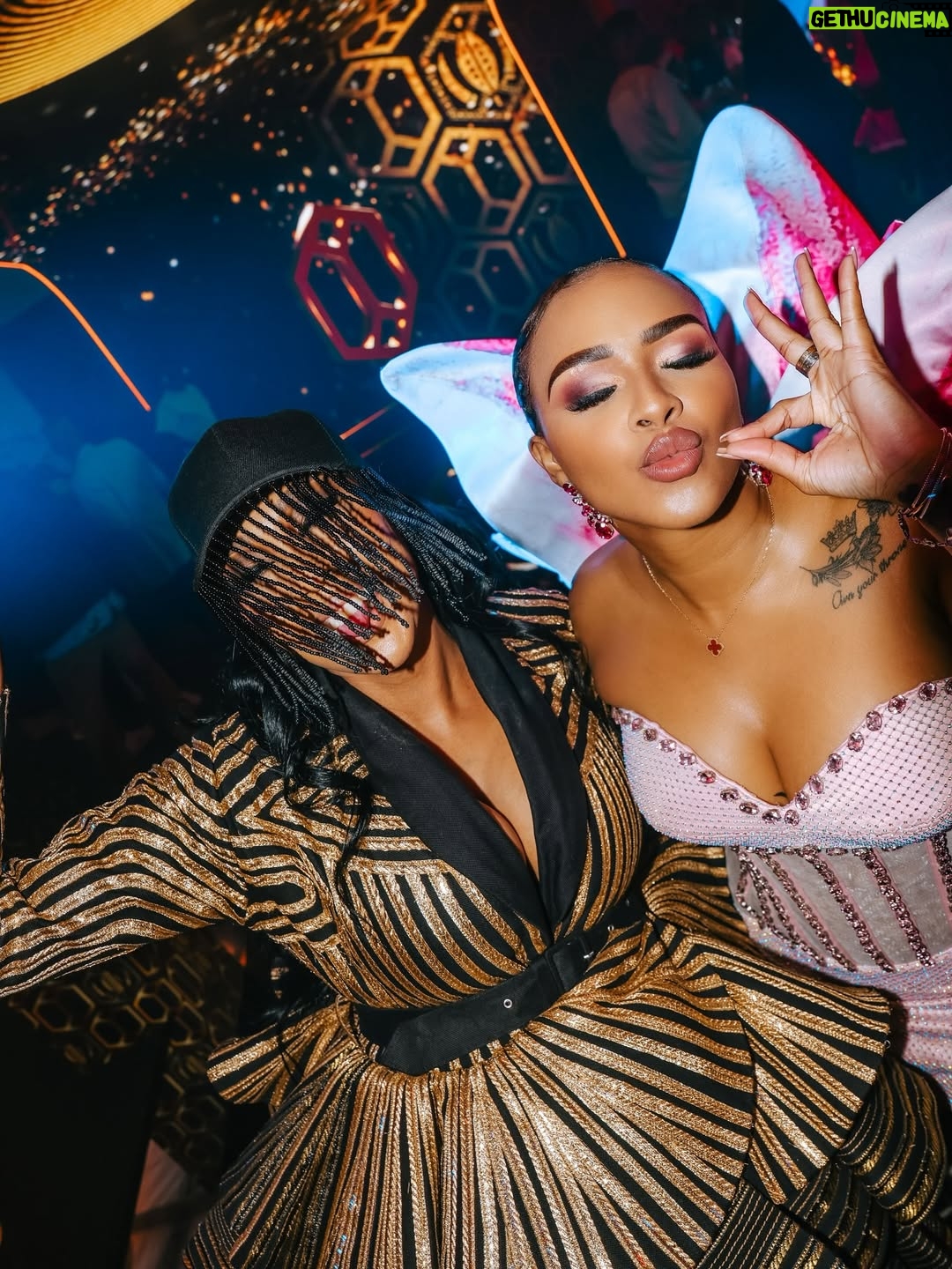 Boity Thulo - 90.6K Likes - Thank you to my incredible @omodasouthafrica family for a spectacular #DurbanJuly weekend! We celebrated in true #OmodaRoyalty fashion! With the stunning @khosinkosi #Ndolvukazi C7 as the main #MarvelofMzansi 🥰🥰👌🏾👌🏾💕💕🎉🎉 #MarvelsofMzansi #ProteaPower 

📸: @blaq_smith 
👗: @otiz_seflo 
💇🏾‍♀️: @sonnymagic_hair
💄: @vollashmakeup
