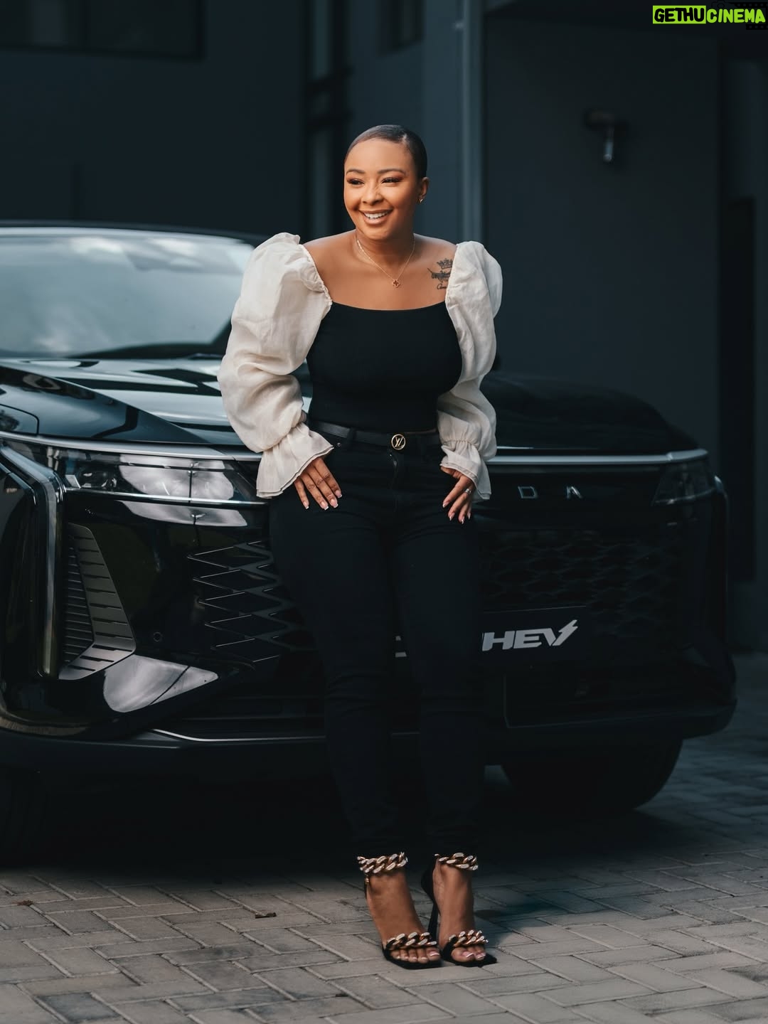 Boity Thulo - 94.4K Likes - Electric when you want it. Petrol when you need it. Efficiency, redefined. The #OmodaPHEV⚡️⚡️⚡️⚡️👌🏾👌🏾👌🏾👌🏾❤️‍🔥❤️‍🔥❤️‍🔥❤️‍🔥 @omodasouthafrica 

📸: @setlifestudiossa