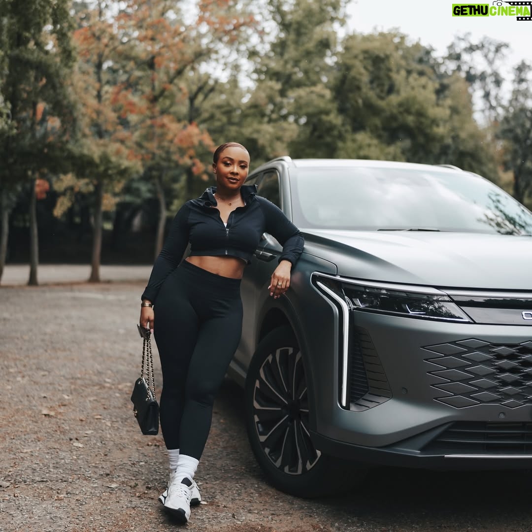 Boity Thulo - 88.2K Likes - Way above it! #BigBodyWhip 😏😎 #OmodaC9 #BoityxOmoda @omodasouthafrica

📸: @setlifestudiossa