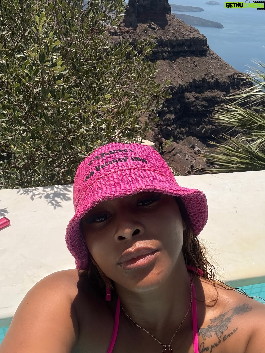Boity Thulo - 107.5K Likes - Euro summer 💞👙🇬🇷

👙: @poise_swimwear