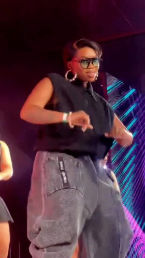 Bontle Modiselle Instagram - An unexpected moment on the @contentcreatorawardssa stage with my people. I didn’t plan to get on stage, but when the moment calls, you answer…❤️

One half of ROBONTLE representing🚦🐝 . This choreo?! Too much 😤🔥 

Thank you to @mimo_mokgosi 🌸 and @peoplehaveinfluence_ for the clips 🫶🏾