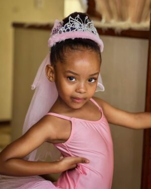 Bontle Modiselle Instagram - The apple isn’t falling from this tree 🥹❤️

Just like her mama. I started here too. Foundation is everything. Discipline is key. So I’m really looking forward to see where this goes if she continues to choose dance. No matter the expression, I’m happy as long as she wants it for herself 🥺

Daddy @priddy_ugly…look at your girl 🥰 

Also frame 12?! Sassy little miss 😌
