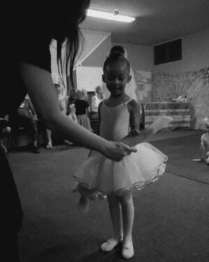 Bontle Modiselle Instagram - The apple isn’t falling from this tree 🥹❤️

Just like her mama. I started here too. Foundation is everything. Discipline is key. So I’m really looking forward to see where this goes if she continues to choose dance. No matter the expression, I’m happy as long as she wants it for herself 🥺

Daddy @priddy_ugly…look at your girl 🥰 

Also frame 12?! Sassy little miss 😌