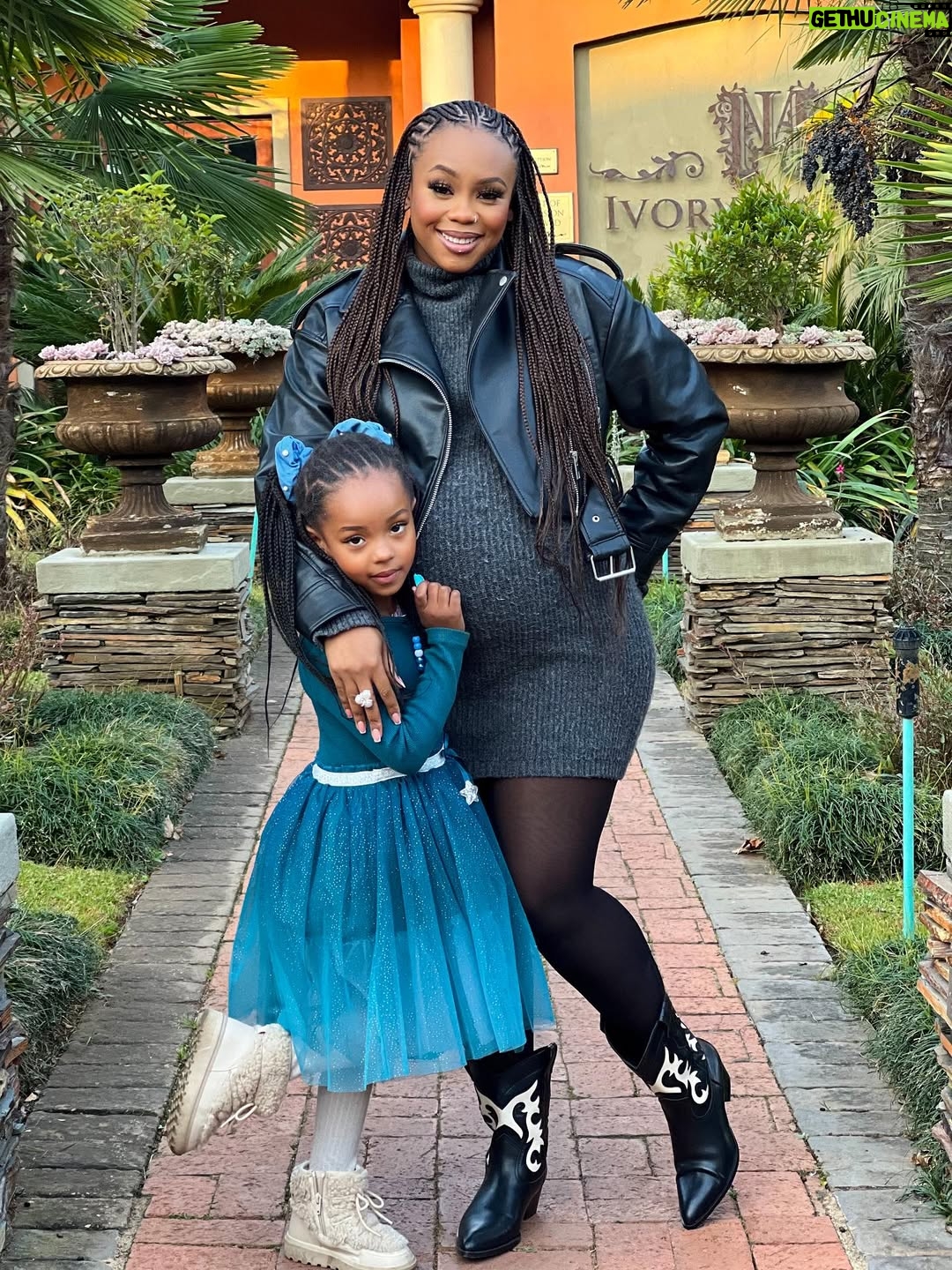 Bontle Modiselle - 324.9K Likes - Big sis gave us a reason to look nice, get together & celebrate her 🥹🎉

…will soon share more from this special day.

With love, Zizi’s World ❤️
