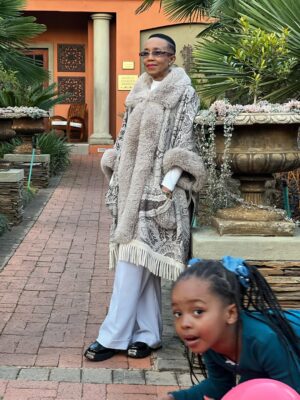 Bontle Modiselle Instagram - Big sis gave us a reason to look nice, get together & celebrate her 🥹🎉

…will soon share more from this special day.

With love, Zizi’s World ❤️