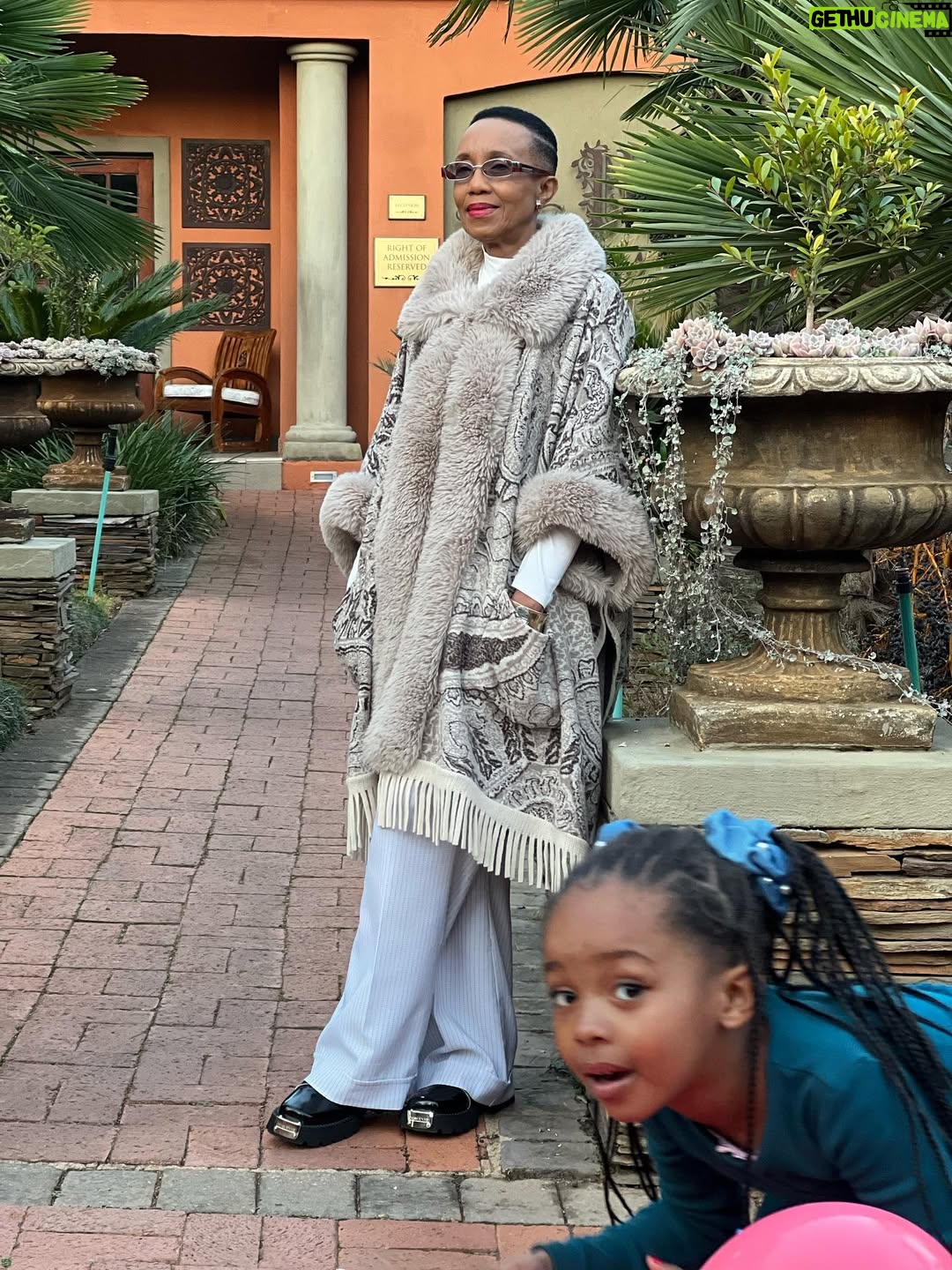 Bontle Modiselle - 324.9K Likes - Big sis gave us a reason to look nice, get together & celebrate her 🥹🎉

…will soon share more from this special day.

With love, Zizi’s World ❤️