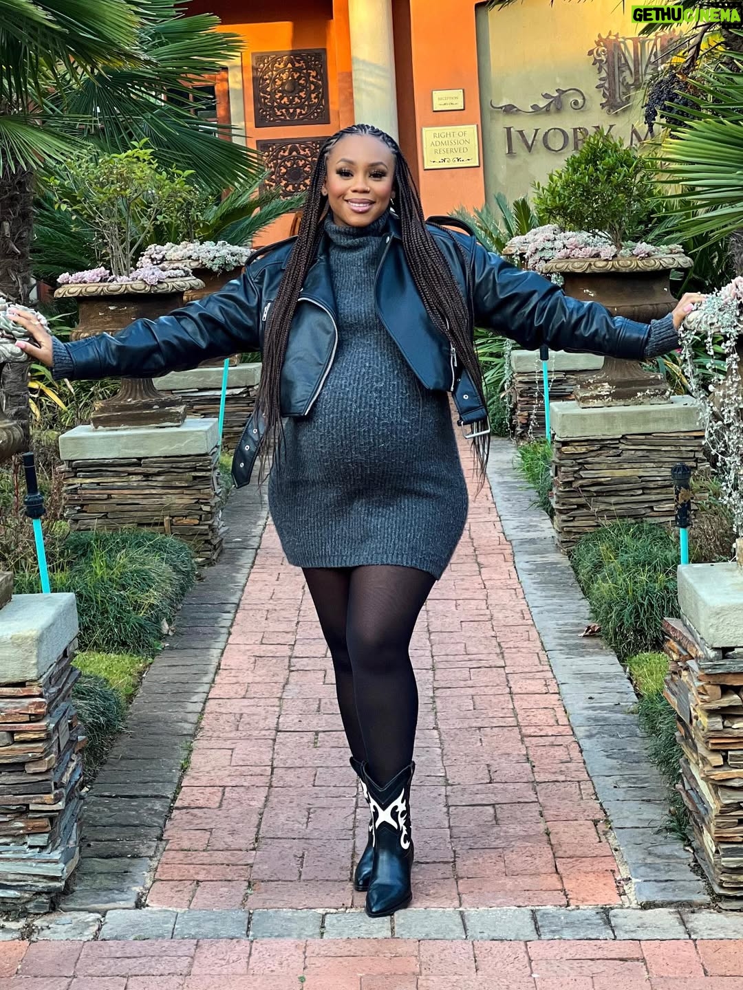 Bontle Modiselle - 324.9K Likes - Big sis gave us a reason to look nice, get together & celebrate her 🥹🎉

…will soon share more from this special day.

With love, Zizi’s World ❤️