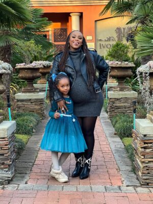Bontle Modiselle Instagram - Big sis gave us a reason to look nice, get together & celebrate her 🥹🎉

…will soon share more from this special day.

With love, Zizi’s World ❤️