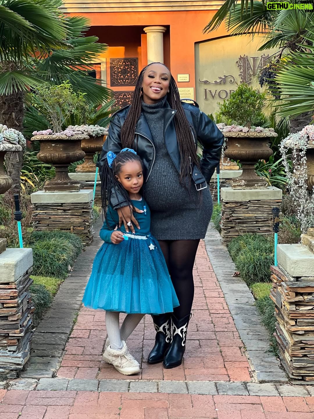 Bontle Modiselle - 324.9K Likes - Big sis gave us a reason to look nice, get together & celebrate her 🥹🎉

…will soon share more from this special day.

With love, Zizi’s World ❤️
