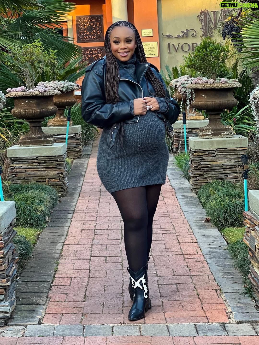 Bontle Modiselle - 324.9K Likes - Big sis gave us a reason to look nice, get together & celebrate her 🥹🎉

…will soon share more from this special day.

With love, Zizi’s World ❤️