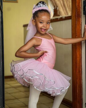 Bontle Modiselle Instagram - The apple isn’t falling from this tree 🥹❤️

Just like her mama. I started here too. Foundation is everything. Discipline is key. So I’m really looking forward to see where this goes if she continues to choose dance. No matter the expression, I’m happy as long as she wants it for herself 🥺

Daddy @priddy_ugly…look at your girl 🥰 

Also frame 12?! Sassy little miss 😌