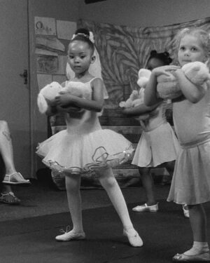 Bontle Modiselle Instagram - The apple isn’t falling from this tree 🥹❤️

Just like her mama. I started here too. Foundation is everything. Discipline is key. So I’m really looking forward to see where this goes if she continues to choose dance. No matter the expression, I’m happy as long as she wants it for herself 🥺

Daddy @priddy_ugly…look at your girl 🥰 

Also frame 12?! Sassy little miss 😌