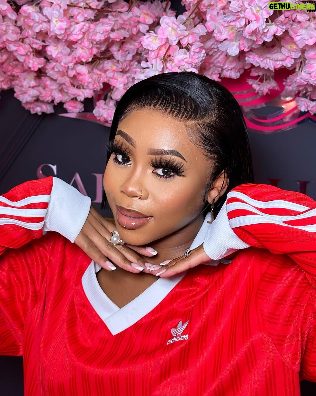 Bontle Modiselle - 217.6K Likes - We’re Glowing…with a look to match! ✨🌸 

Thank you @sarhaphairline for your special touch 😍