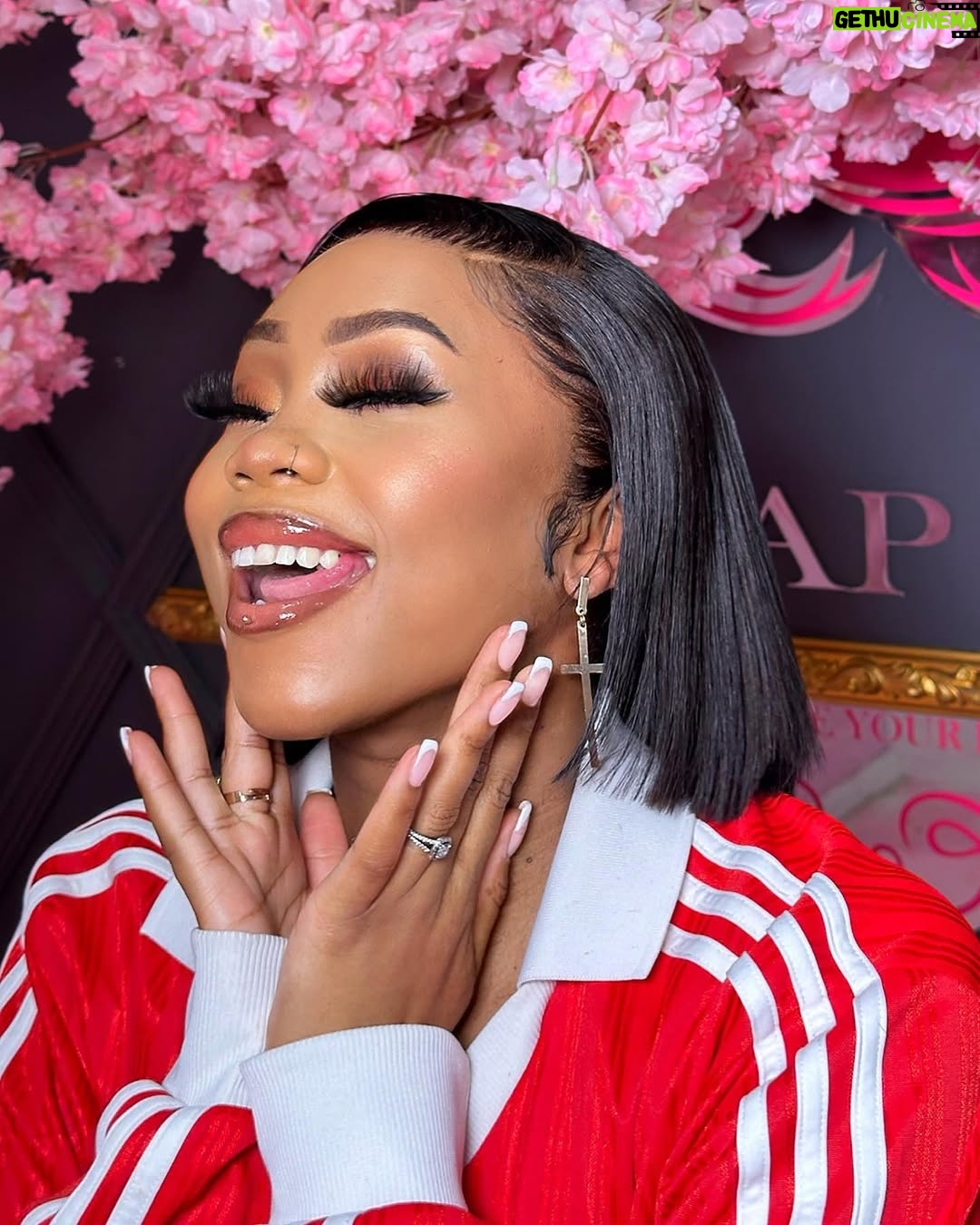 Bontle Modiselle - 217.6K Likes - We’re Glowing…with a look to match! ✨🌸 

Thank you @sarhaphairline for your special touch 😍