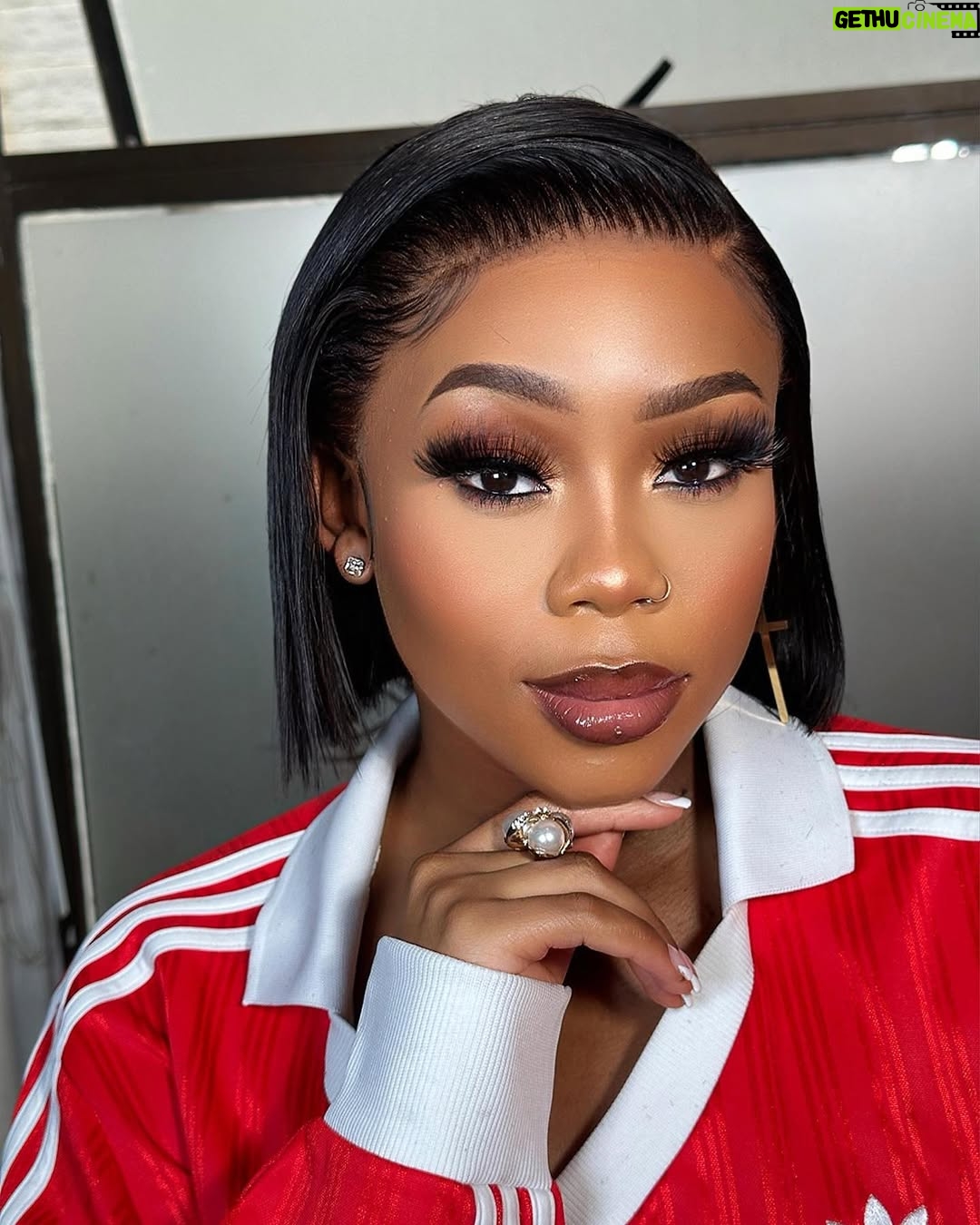Bontle Modiselle - 217.6K Likes - We’re Glowing…with a look to match! ✨🌸 

Thank you @sarhaphairline for your special touch 😍