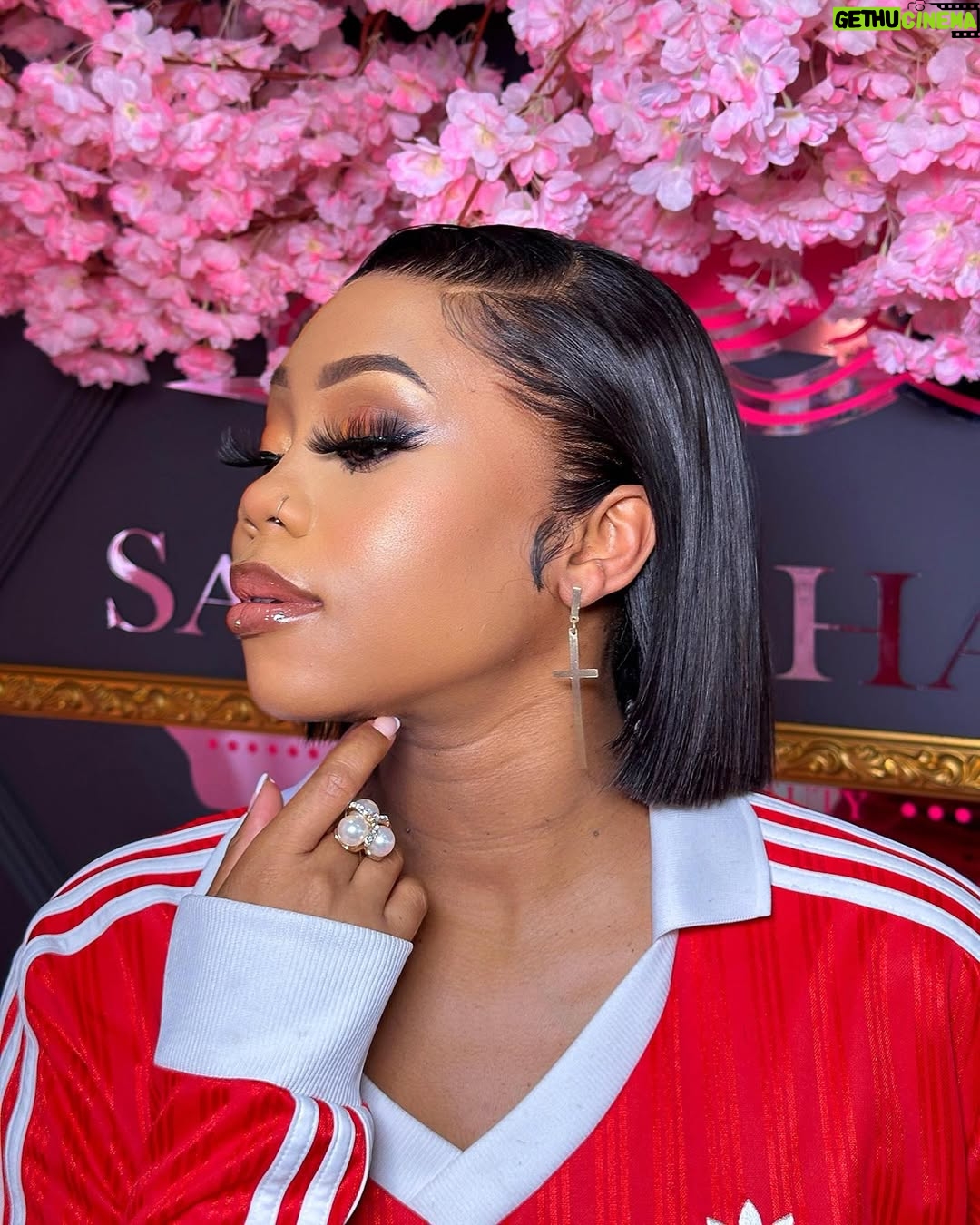 Bontle Modiselle - 217.6K Likes - We’re Glowing…with a look to match! ✨🌸 

Thank you @sarhaphairline for your special touch 😍
