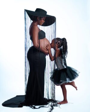 Bontle Modiselle Instagram - Spotlight on grace, a sacred dance within begins, where life and love intertwine. Thank you God 🖤💫

Studio: @great_conceptsstudios 
Photography by: @_emmy.photography 
Dressed by: @mianodesigns 
Hat by: @houseofsass_sa 
Make up & Hair by: @sarhaphairline 

I’m so grateful to everyone who collaborated with us on the stunning images you’re yet to see 🥹🤍. Thank you for your support, your patience, your pure love and care. 

I especially want to say thank you to @siyabunny for allowing us into your breathtakingly beautiful creative space @great_conceptsstudios - what a gem (both you and your space) ✨💫