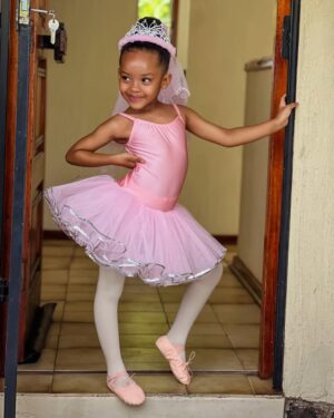 Bontle Modiselle Instagram - The apple isn’t falling from this tree 🥹❤️

Just like her mama. I started here too. Foundation is everything. Discipline is key. So I’m really looking forward to see where this goes if she continues to choose dance. No matter the expression, I’m happy as long as she wants it for herself 🥺

Daddy @priddy_ugly…look at your girl 🥰 

Also frame 12?! Sassy little miss 😌