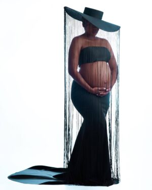 Bontle Modiselle Instagram - Spotlight on grace, a sacred dance within begins, where life and love intertwine. Thank you God 🖤💫

Studio: @great_conceptsstudios 
Photography by: @_emmy.photography 
Dressed by: @mianodesigns 
Hat by: @houseofsass_sa 
Make up & Hair by: @sarhaphairline 

I’m so grateful to everyone who collaborated with us on the stunning images you’re yet to see 🥹🤍. Thank you for your support, your patience, your pure love and care. 

I especially want to say thank you to @siyabunny for allowing us into your breathtakingly beautiful creative space @great_conceptsstudios - what a gem (both you and your space) ✨💫