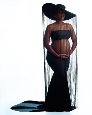 Bontle Modiselle Instagram - Spotlight on grace, a sacred dance within begins, where life and love intertwine. Thank you God 🖤💫

Studio: @great_conceptsstudios 
Photography by: @_emmy.photography 
Dressed by: @mianodesigns 
Hat by: @houseofsass_sa 
Make up & Hair by: @sarhaphairline 

I’m so grateful to everyone who collaborated with us on the stunning images you’re yet to see 🥹🤍. Thank you for your support, your patience, your pure love and care. 

I especially want to say thank you to @siyabunny for allowing us into your breathtakingly beautiful creative space @great_conceptsstudios - what a gem (both you and your space) ✨💫