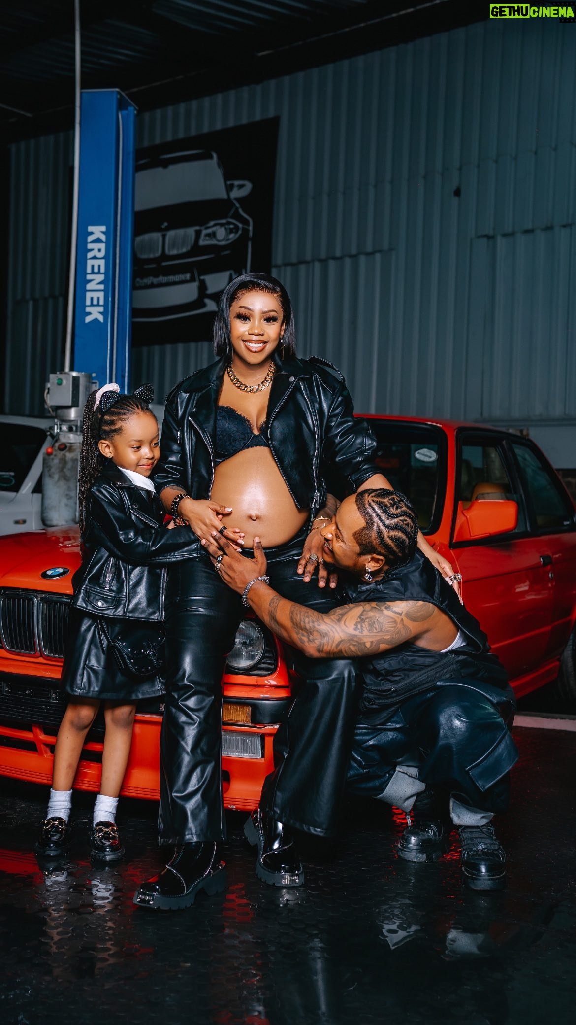 Bontle Modiselle - 225.8K Likes - The Ha Moloi ‘Dipstick’ Chronicles 🍼🤰🏾 

Credits
 
Cast: 
Richardo Moloi - @priddy_ugly 
Bontle Moloi - @bontle.modiselle 
Afrika Moloi - @afrika_with_love 

Executive Producers 
Bontle Moloi 
Richardo Moloi 

Production Company
Blxck Natives Media - @blxcknativesmedia 

Cinematography 
Blxck Natives Media 

Director
Rapson Tshikhudo - @crazygrapes_bmw

Creative Direction: 
Richardo Moloi 
Bontle 

Location
Ozh Performance - @ozhperformance 

Photography
Gabe Binikos - @iits.gabe_ 

Make Up & Hair
Sarhap Hair Line - @sarhaphairline 

Wardrobe 
Bontle Moloi 
Richardo Moloi

Music 
@priddy_ugly (Unreleased)

…our life’s movie continues… 🎥🍿