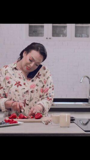 Bouchra Ahrich Instagram - Moulinex X Bouchra hraich 👨🍳
Un tiramisu improvisé juste avant le Ftour ? 😲 Oui, c'est possible avec le Masterchef Gourmet de Moulinex. 😉