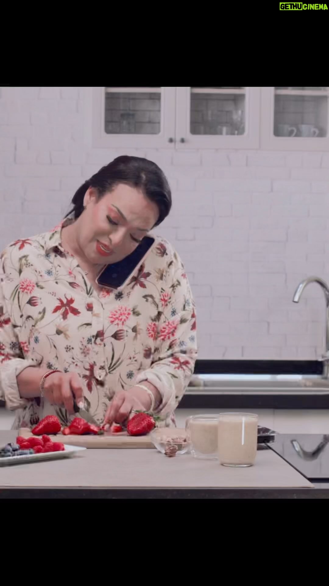 Bouchra Ahrich - 2K Likes - Moulinex X Bouchra hraich 👨‍🍳 

Un tiramisu improvisé juste avant le Ftour ? 😲 Oui, c'est possible avec le Masterchef Gourmet de Moulinex. 😉