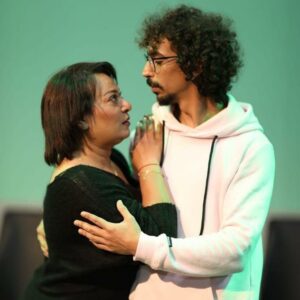 Bouchra Ahrich Instagram - الحياة لا تعطينا كل ما نحب لكن من نحبهم يمنحولنا كل الحياة
.@reduoane.breezy # théâtre