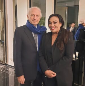 Bouchra Ahrich Instagram - فخر كبير وشرف عظيم لقاء رجل بمكانة وثقل السيد أندري أزولاي مستشار صاحب الجلالة الملك محمد السادس نصره الله شكرا على تواضعكم النبيل🇲🇦 #andreyazoulay