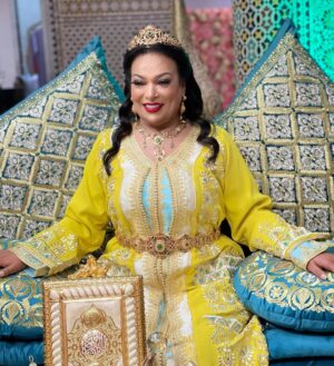 Bouchra Ahrich Instagram - تمضي الأيـام وتتعاقب الأسابيع والشهور، ويحل علينا شهـر الخيـر والبركة والرحمات، به يعلو نداء المؤمنين على مر السنين اللهم اجعله شهر خير وبركة على جميع العالمين.@photodorbysaad@ra #ramadan #رمضان #كل_عام_وانتم_بخير #شهرالصيام #shooting #القفطان_المغربي🌙🕋 التكشيطة والمجوهرات من ابداع الراقية @neggafa_rajae_badaoui