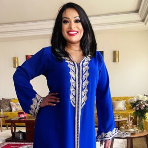Bouchra Ahrich Instagram - عوّد نفسك على الفرحة حتى تعتاد هي عليك، أشعر نفسك بِالأمل حتى تجد الدنيا بين يديك، أفرح بما لديك حتى يأتيك أكثر مما تتخيل! 💙🤍 #الحمدلله #بشرى_اهريش #المملكة_المغربية #المغرب #الرباط #القفطان_المغربي #ابتسامة #جمعة_مباركة #احبكم @zeen_fashion_b