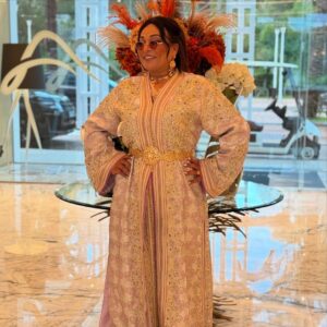 Bouchra Ahrich Instagram - أحيانًا نحمّل أنفسنا فوق طاقاتها لنبدو أكثر ذكاءً أو أكثر رُقيًّا، أو لنعكس صورةً اعتقدنا أنها الأجمل فكسوناها بكثير من الوهم والمثالية، فكن أنت بكلّ ما وهبك الله من ميزات ولا تكن نسخة من أحد، كن حقيقيّاً لا زائفاً أو مصطنعاً، ستبدو جميلاً في كل حالاتك، 🤍💛
Photographe @nabilfotografo
Dress by @fatine_elbl
Hair &Make up @fatine_elbl
Location @alandamarbellahotel
Thank you to @mohammedsaadisaadi @sanjemevents @kawtar_events @nabilasharif