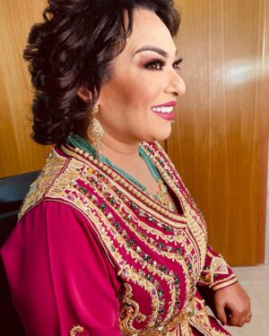 Bouchra Ahrich Instagram - لا تخبروني عن من يكرهني أو يتكلم عني… اتركوني أحب الجميع وأظن أن الجميع يحبني…الدوام للقلوب النقية. ❤️
الماكياج و الشعر : @samiras__makeupartist
التكشيطة و الاكسسوار من المبدعة : @jawharatalafrah_bywiam